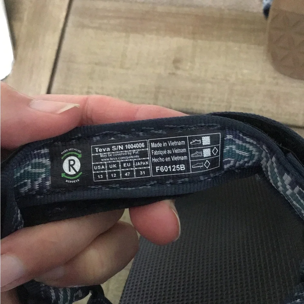 Teva original universal Navy and Teal Patterned Strap Sandals. NWOT